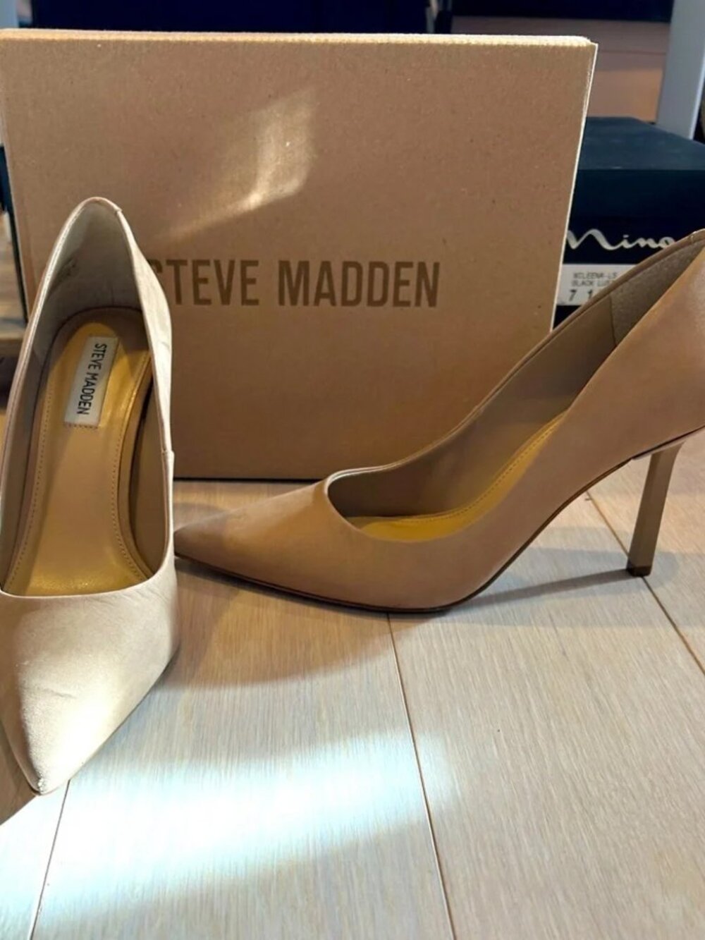 Steve‎ Madden Classie tan nubuck stilettos